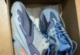 两双全新阿迪达斯42码男鞋低价转让