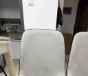 岀两把闲置餐椅