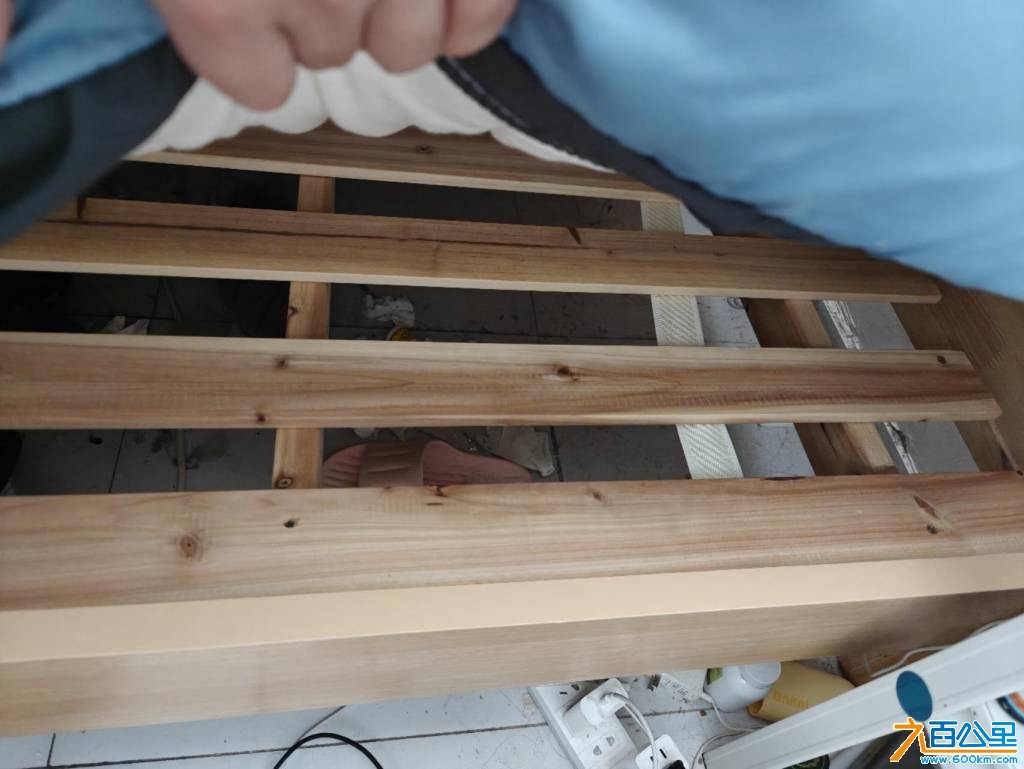 出一张1.5m双人床